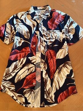 Tropical Leaf Short Sleeve Button-Up Shirt — Navy with Red & Cream Leaves